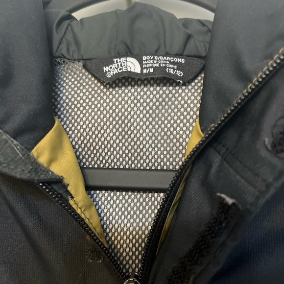 Boys Northface Shell Jacket size (Med) 10/12 - Picture 3 of 5